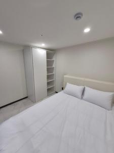 Comfortable house, new building, Dongdaemun History & Culture Park Station