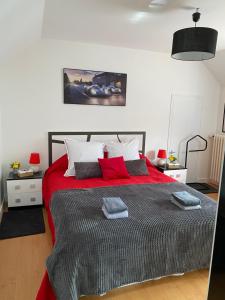 LES JARDINS DE MA-MANS Maison cosy centre Le Mans PARKING privé gratuit