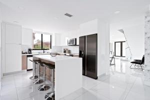 February Sale! 4BR - Private Yard, Grill, Soaking Tub, Near Coral Gables & MIA Airport