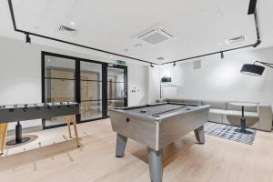 Luxury Apartment - West Wimbledon with Cinema & Game Room, Gym, Parking