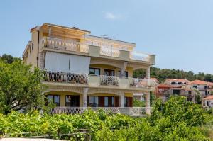 Apartments Anja with garden, balcony and sea view, 3 min walk to the beach