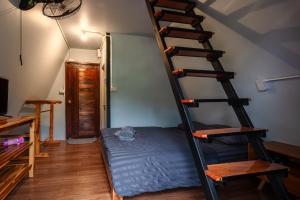 Whispering Mok At Sapan