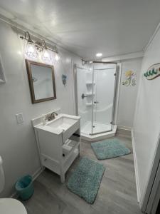 Latitude adjustment, walk to beach