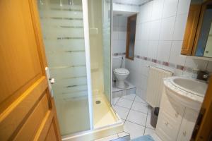 Maisons de vacances Maison au bord de la Ria, BBQ et babyfoot inclus ! : photos des chambres