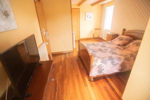 Maisons de vacances Maison au bord de la Ria, BBQ et babyfoot inclus ! : photos des chambres