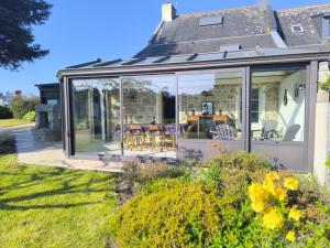 Maisons de vacances Maison au bord de la Ria, BBQ et babyfoot inclus ! : photos des chambres