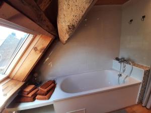 Maisons de vacances Le Gite du Bois de l-Hiver, Grange de caractere avec vue sur le Puy-de-Dome : photos des chambres
