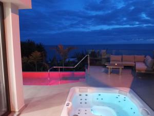 Vila Ladeira dos Zimbreiros - 3 bedroom, Jacuzzi, gym, AC, Pool with optional heated water