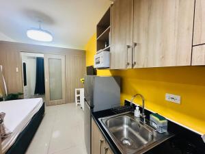 Mango Room near MOA STARCITY 2 Beds