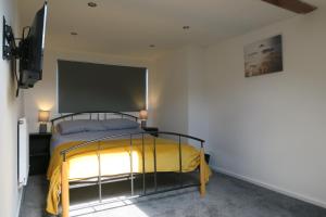 NEW 4 Bed house close to train station and town