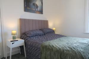 NEW 4 Bed house close to train station and town