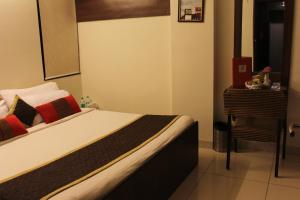 Hotel R K Palace - Simple Stay Royal Comfort