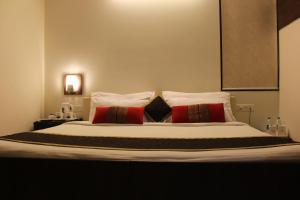 Hotel R K Palace - Simple Stay Royal Comfort