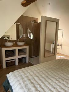 B&B / Chambres d'hotes La dehaserie : Chambre Lit King-Size Supérieure