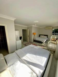 Ahmed Teachers hotel, including breakfast, closest to the airport