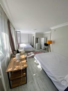 Ahmed Teachers hotel, including breakfast, closest to the airport