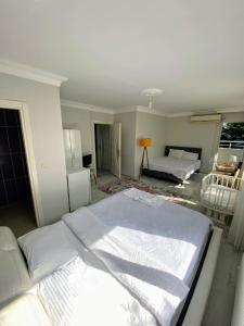 Ahmed Teachers hotel, including breakfast, closest to the airport