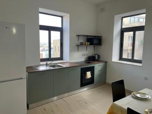 Sunshine apartment with a private roof terrace