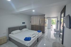 Gold Emerging Villas Ltd Apart 5