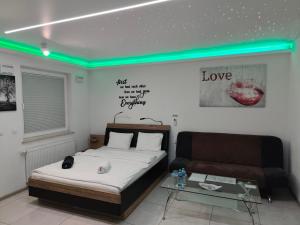 Good Day Apartments- private parking new town