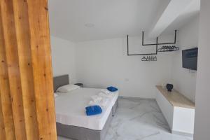 Gold Emerging Villas Ltd Apart 2