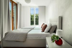 La Villetta 2 - Elegant and Cozy Cottage with free parking and A C