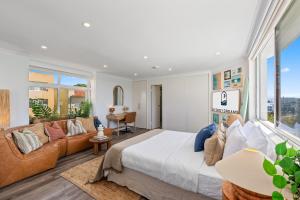 OMG Penthouse Beach Views by Sydney Dreams