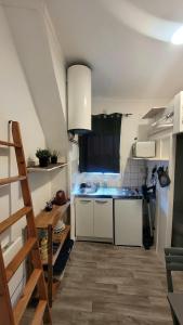 Studette 1km château Versailles check-in autonome