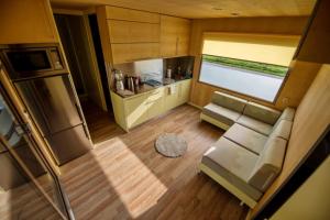 VRBA mobile house by the Kolpa river BIG BERRY Metlika 