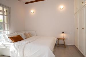 Anoixi vacation home with spectacular Evia landscapes