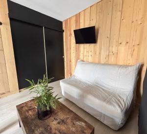 Studio rénové à Agde - plage, centre & gare à pied