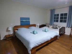 Apartment Picasso in large park with heated pool