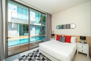 Teak 5 Bedroom Luxurious Pool Villa Bangtao Beach
