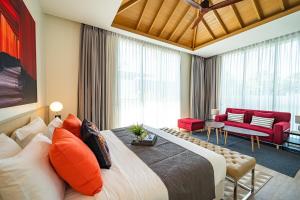 Teak 5 Bedroom Luxurious Pool Villa Bangtao Beach
