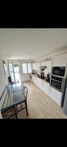 Maisonnette rénovée avec cour, clim et métro à 5 min