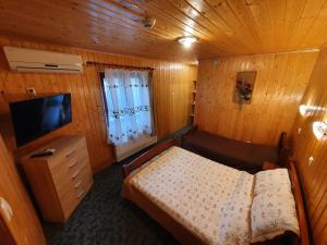 Casa Cu Smochini Eselnita