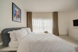 The Valley Collection - B26 - with Private hot tub