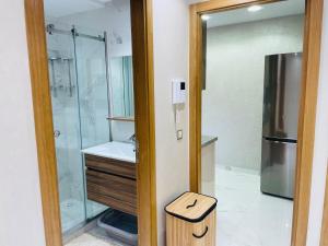 Appartement chic , 3 chambres , proche centre-ville -plage -aéroport, parking privé