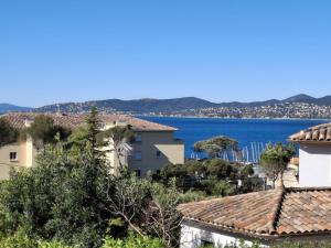 Appt 83m2 rez de jardin dans villa parc privé balcon vue mer