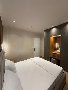 Kamberi Hotel & Apartments