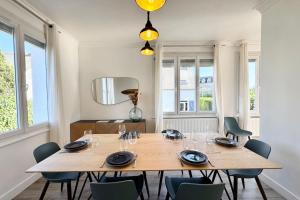 Maisons de vacances Spacieuse maison renovee avec gout - Tout a pied : photos des chambres