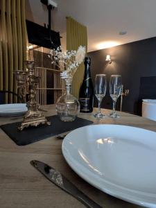 Appartements jacuzzi, massage table, relaxation, wedding, loveroom : photos des chambres