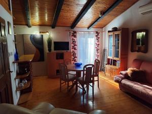 Romantic Studio for two with a pool