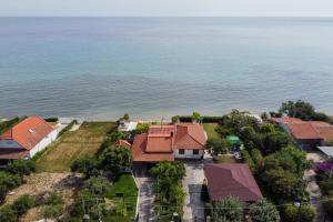 Akrogiali BeachFront House