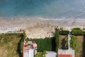 Akrogiali BeachFront House