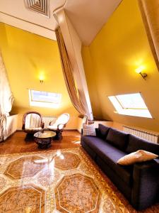 Central Skylight Suites - The Breakroom