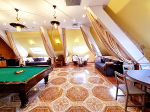 Central Skylight Suites - The Breakroom