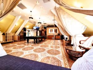 Central Skylight Suites - The Breakroom