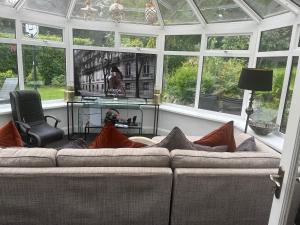 Spacious 5-Bed House - Garden Parking & Bbq