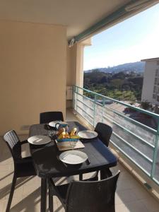 Bright apartment near beach with pool